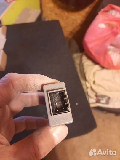 Выключатель передней консоли салона kia cerato