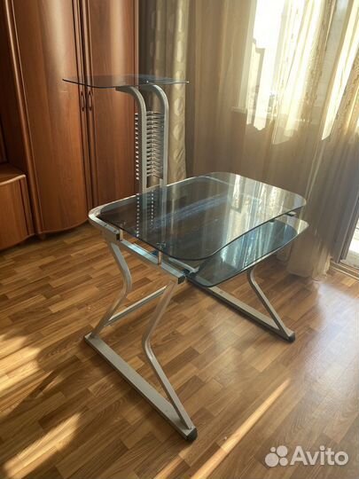 Стеклянный компьютерный стол б/у