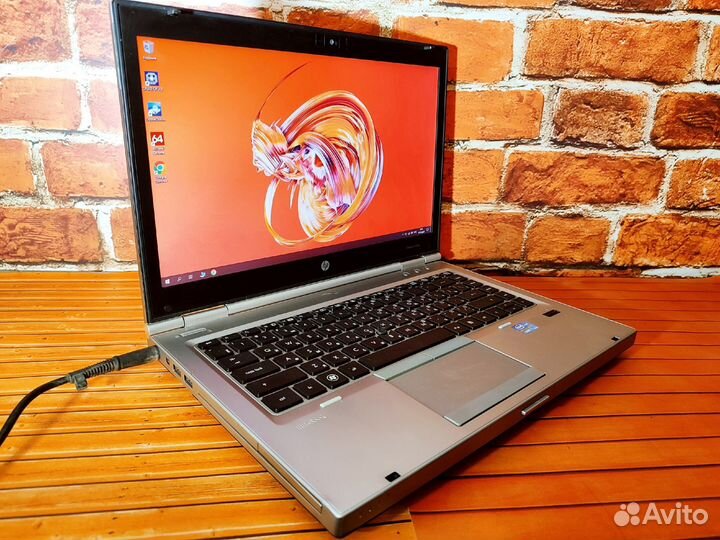 HP Elitebook 8460p-i7-3 Gen \8 Озу\ 1 GB видео\SSD