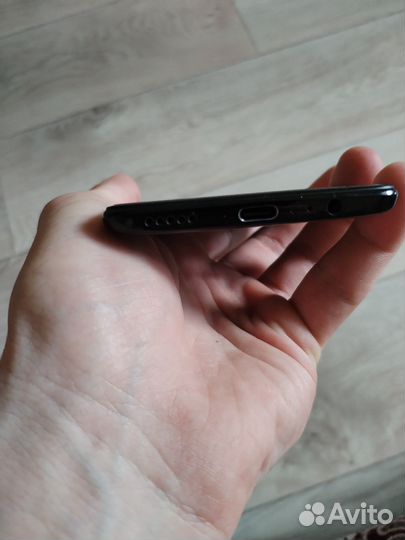 OnePlus 6, 6/64 ГБ