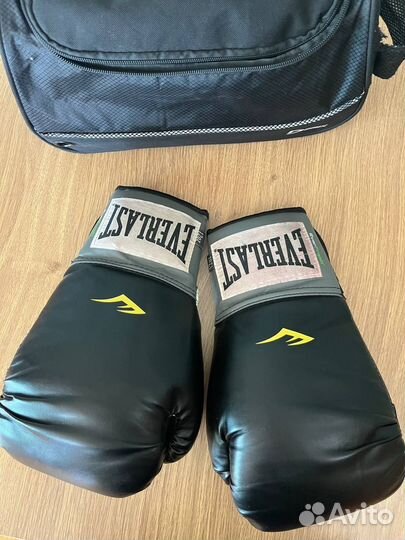 Боксерские перчатки 12 oz everlast