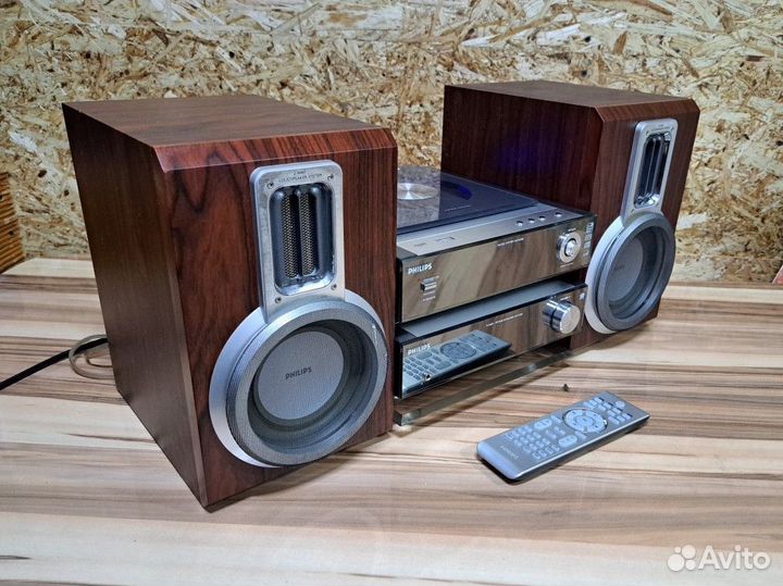 Музыкальный центр Philips MCM 700