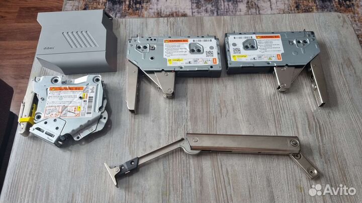 Подъемный механизмы и доводчики дверей купэ