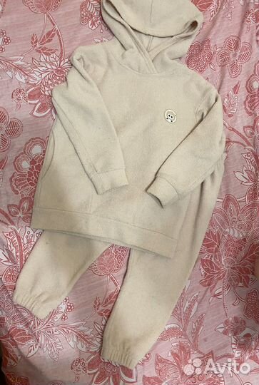 На доставке пакет вещей для девочки 104-116