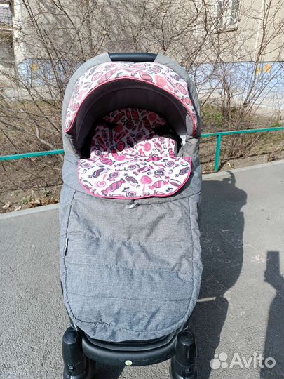 Прогулочная всесезонная коляска