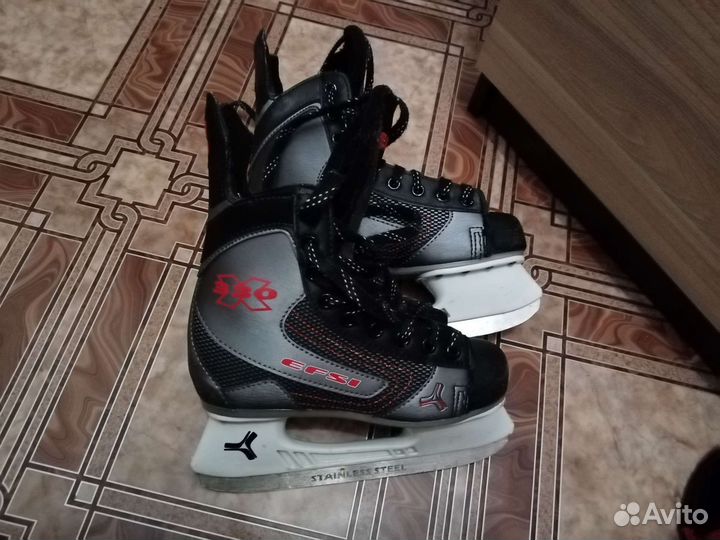 Коньки хоккейные 35