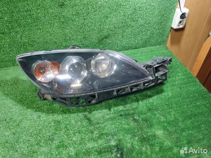 Фара правая Mazda Axela