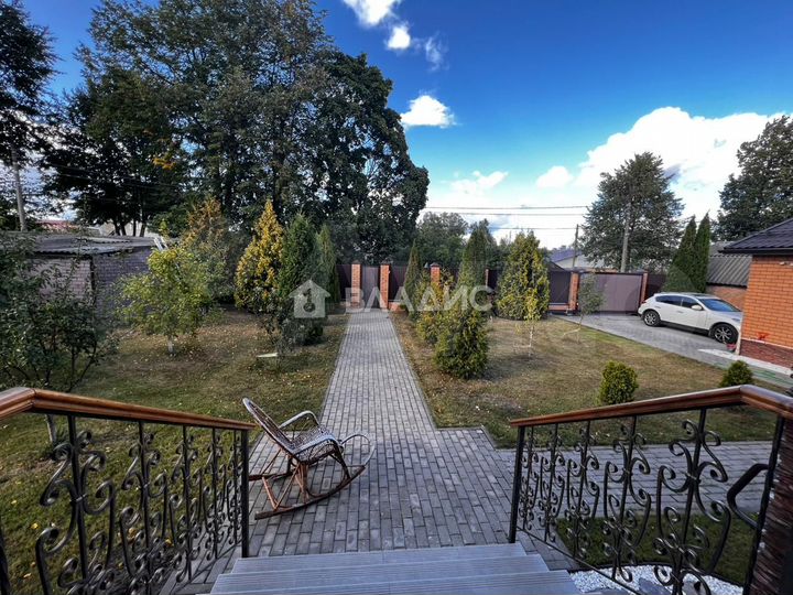 Дом 200 м² на участке 9,7 сот.