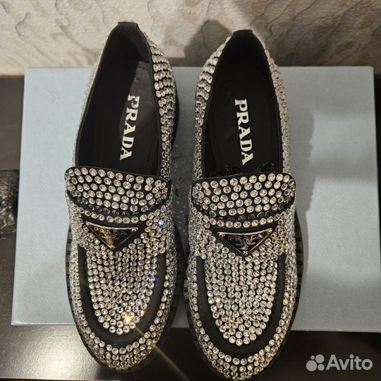 Prada satin crystal loafers женская обувь