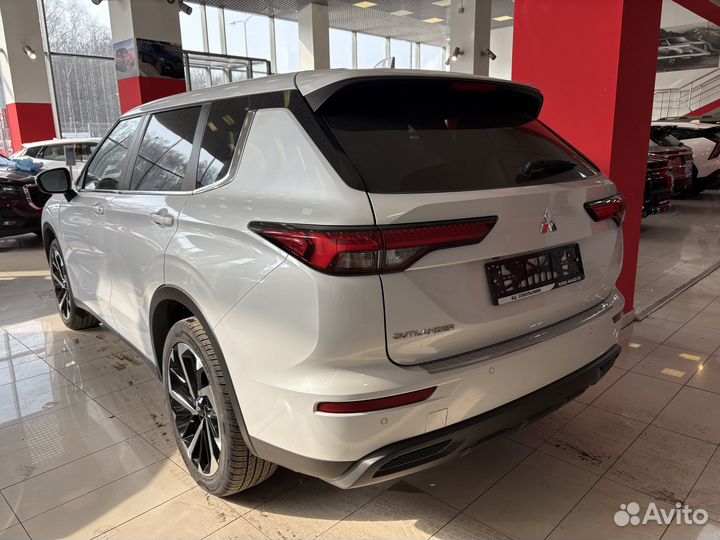 Mitsubishi Outlander 2.5 CVT, 2021, 30 000 км