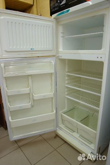 Холодильник Stinol 242