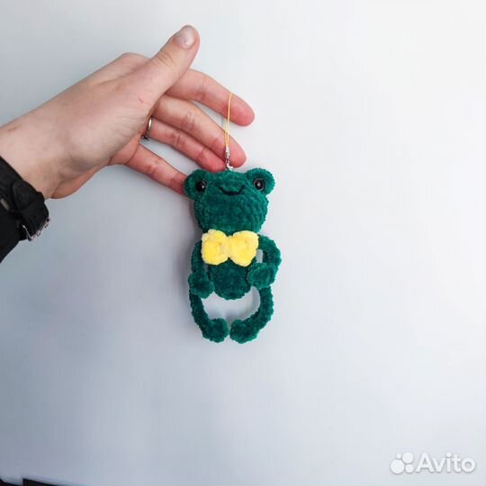 Вязаный лягушонок / плюшевая игрушка