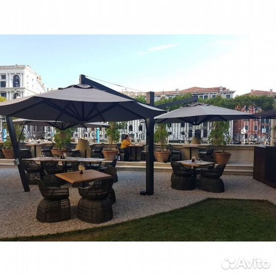 Зонт на центральной опоре для кафе 5х5 м