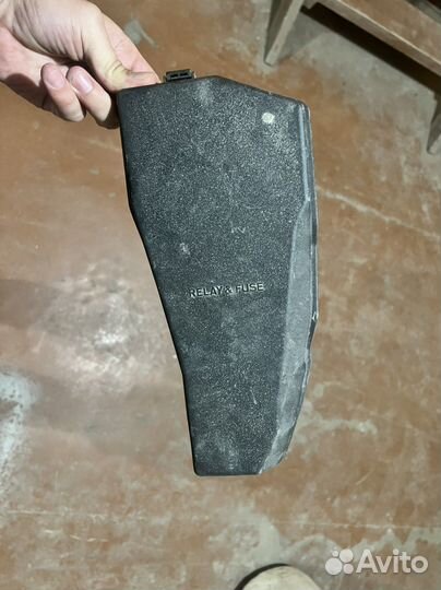 Крышка предохранителей камри 70