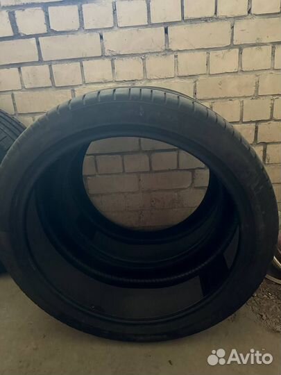 Pirelli P Zero PZ4 265/45 R22 106Y