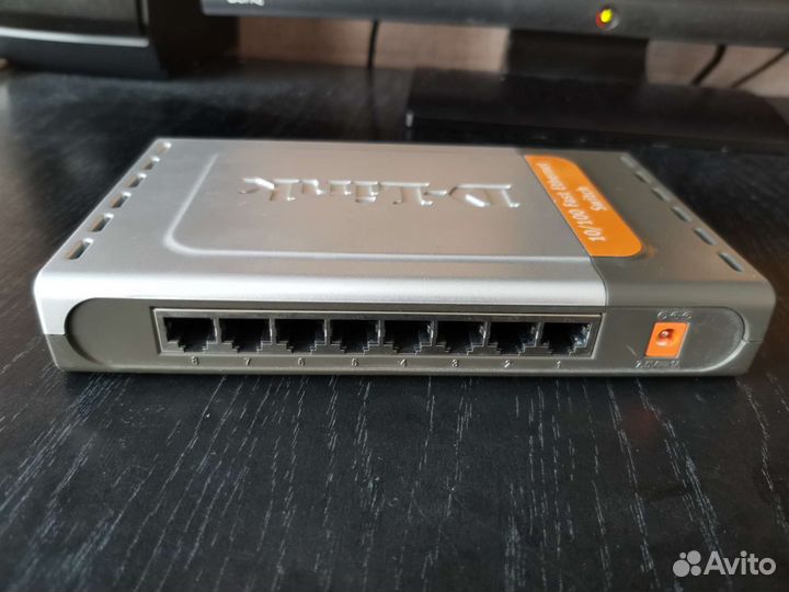 Коммутатор d-link 1008D