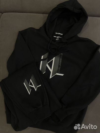 Спортивный костюм женский