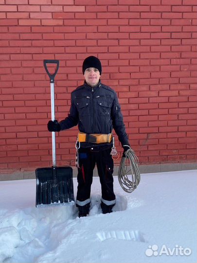 Чистка снега с кровли (крыш) любой сложности