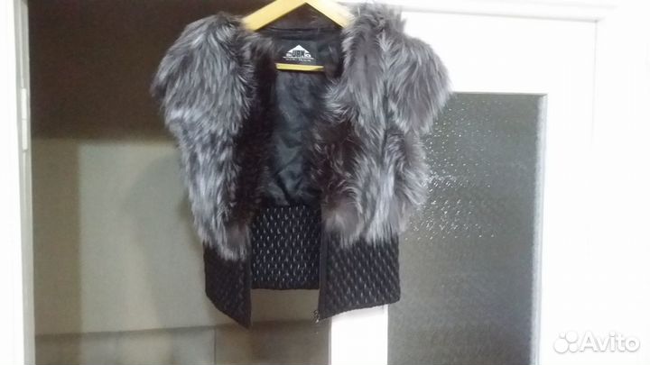 Женская жилетка