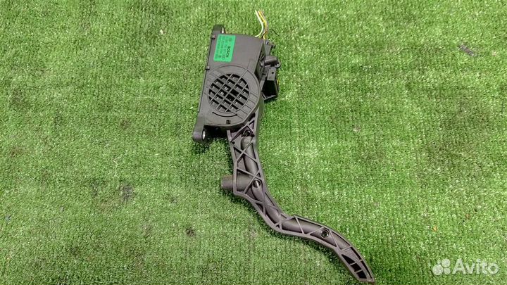 Педаль газа электронная Skoda Fabia 5J 2010