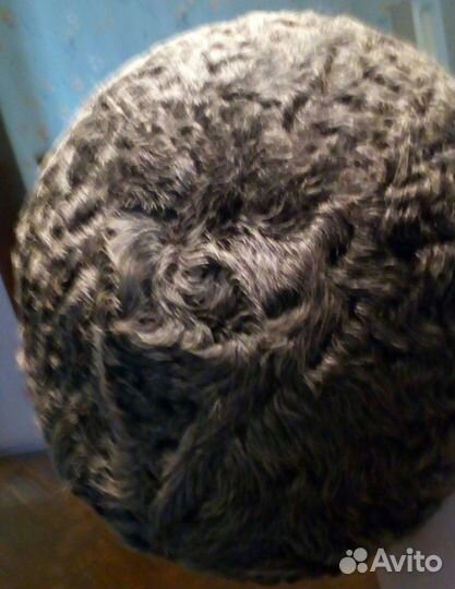 Женская шапка (берет) из каракульчи