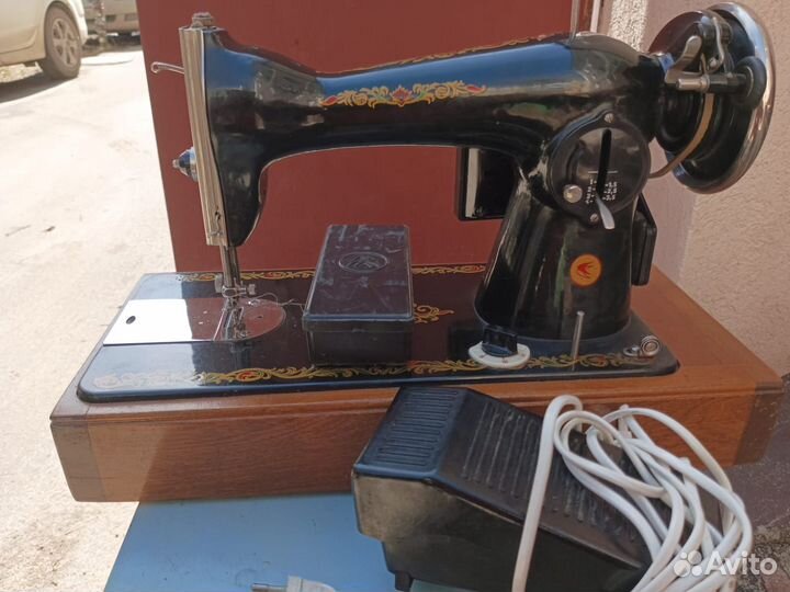 Швейная машинка Подольск СССР с электроприводом