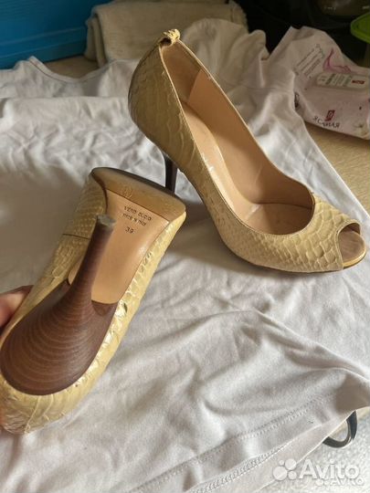 Gozzi, lorbac, Vicini