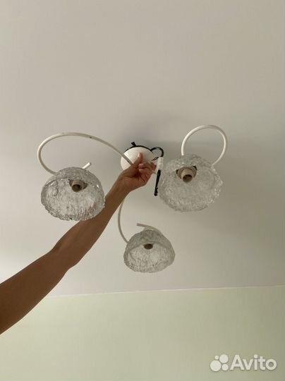 Люстра потолочная на три плафона