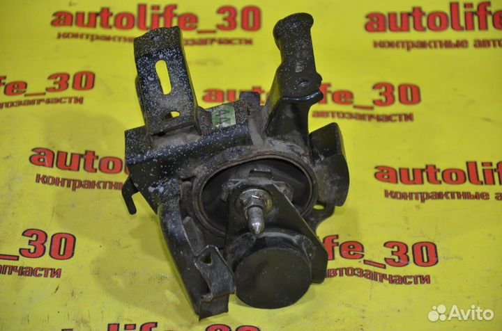 Опора МКПП Toyota Auris E150