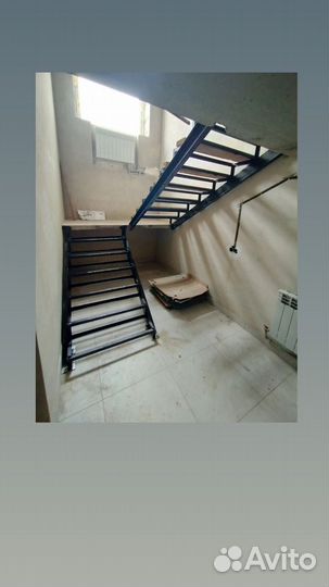 Лестница на металлическом каркасе