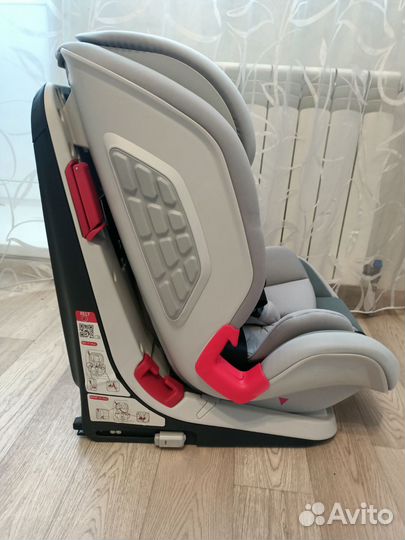 Новое Детское автокресло Chicco Youniverse