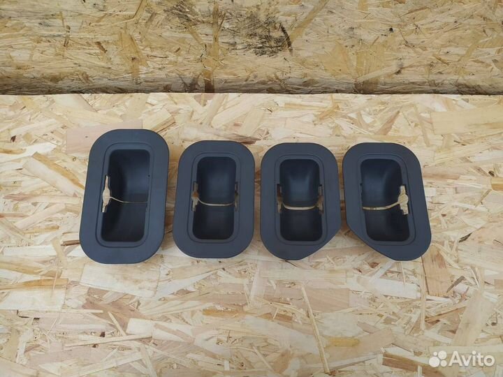 Заглушка сиденья Toyota Land Cruiser 200 2 ряд зад