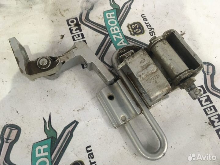 Петли задней правой двери Volkswagen Passat B5