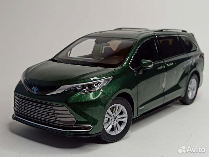 Toyota Sienna Green 1:18