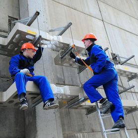 Монтажник на строительство мостов