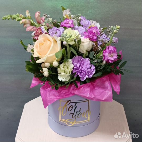 Цветочная композиция из живых цветов