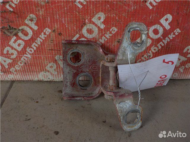 Петля двери верхняя передняя левая Renault Sandero