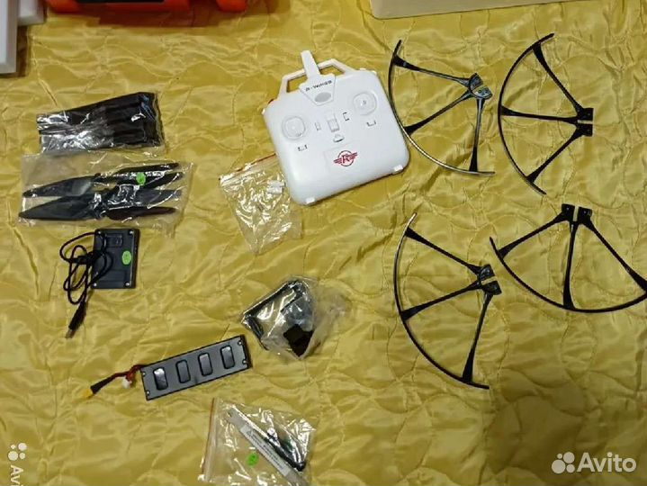 Новый квадрокоптер с б/к моторами камерой и допами