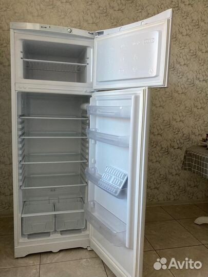 Холодильник бу indesit