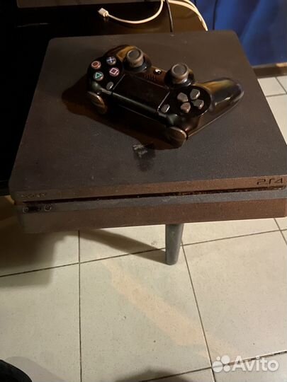 Игровая приставка ps4 slim 500