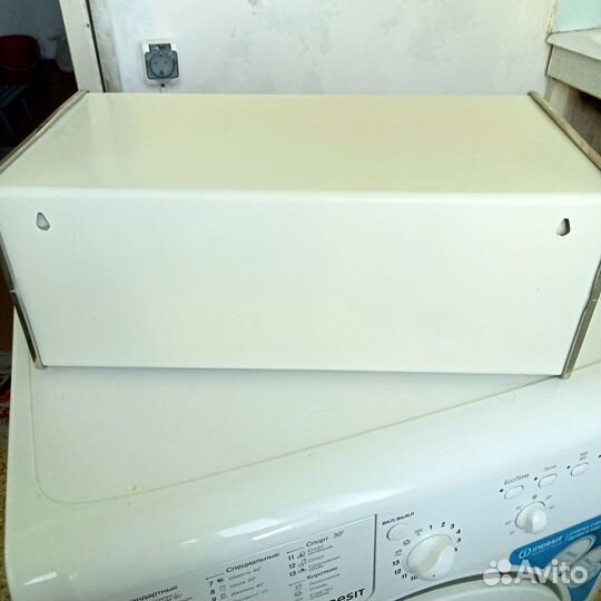 Винтажная металлическая хлебница