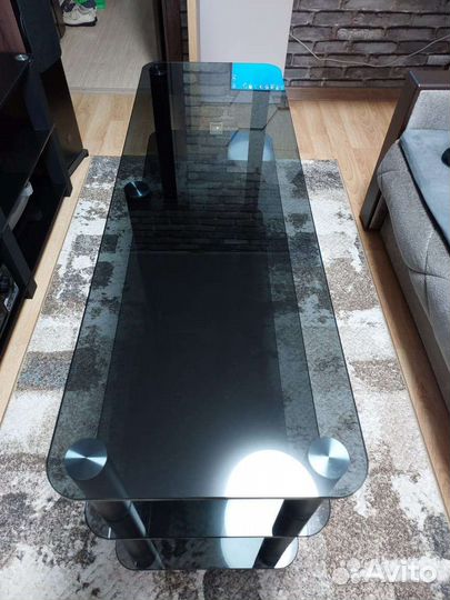 Стеклянная тумба под тв