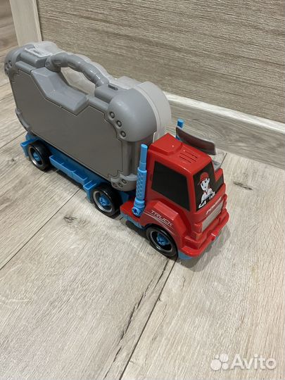 Машинка с чемоданом