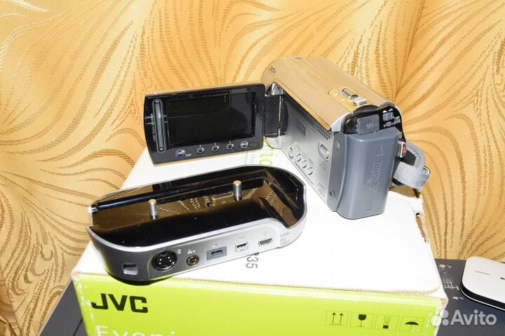 Цифровая видеокамера