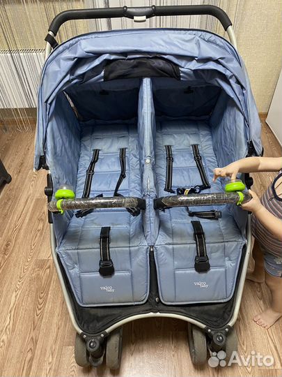 Коляска для двойни valcobaby