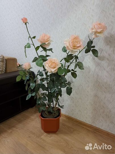 Искусственный цветок