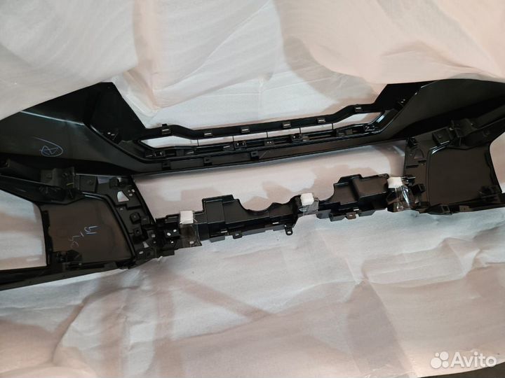 Бампер передний Mitsubishi Pajero Sport 6400J964