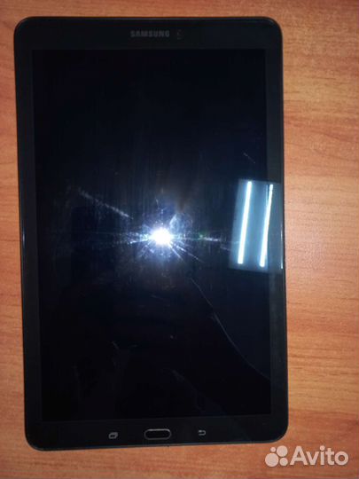 Планшет Samsung Galaxy Tab E SM-T561