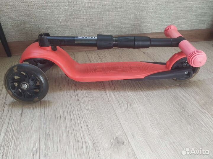 Продам трёхколёсный самокат