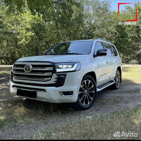 Рестайлинговый комплект на Toyota LC 200 в LC 300